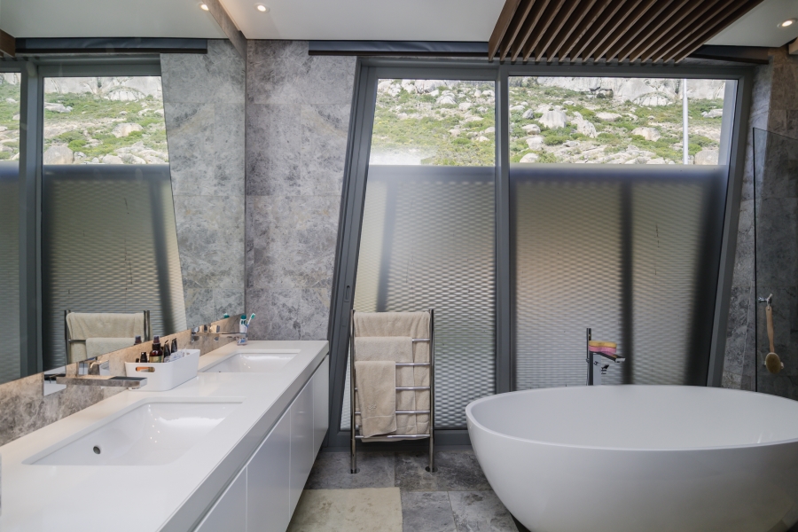4 Bedroom Property for Sale in Fresnaye Western Cape